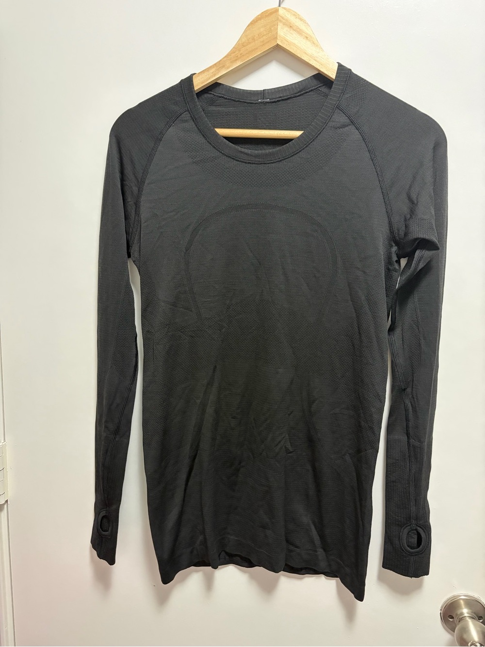 Lululemon Swiftly Tech Long Sleeve Shirt in Black Women’s Size 8